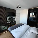 Panoramic Floor Retreat With Sky Views Apartment *
