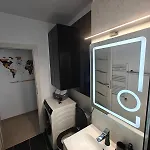 Panoramic Floor Retreat With Sky Views *