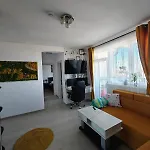 Panoramic Floor Retreat With Sky Views *