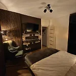 Panoramic Floor Retreat With Sky Views