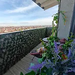 Apartment Panoramic Floor Retreat With Sky Views *