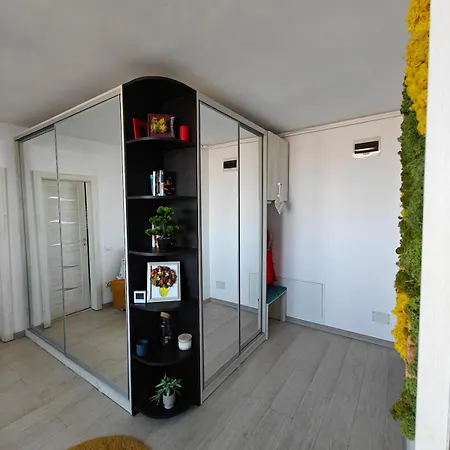 Panoramic Floor Retreat With Sky Views Apartment *