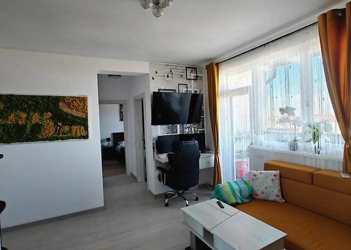 Panoramic Floor Retreat With Sky Views *