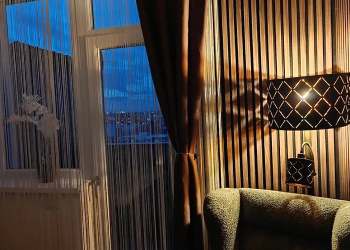 Panoramic Floor Retreat With Sky Views Appartamento