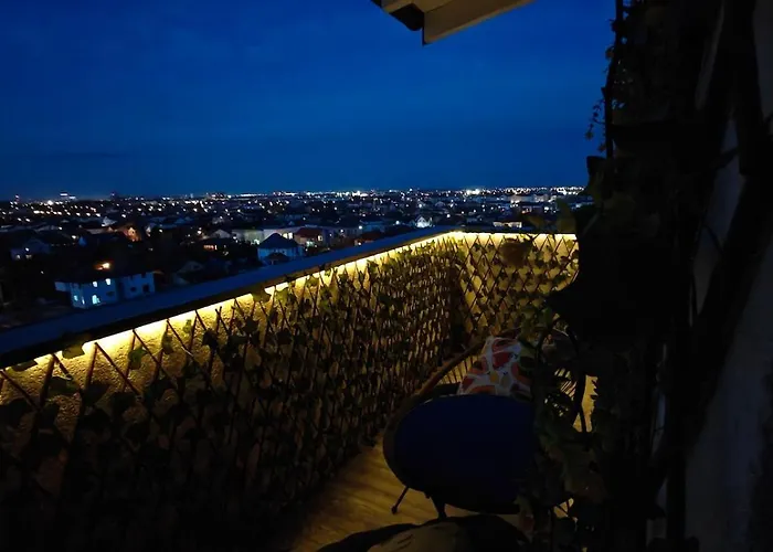 Panoramic Floor Retreat With Sky Views Apartmán Temešvár