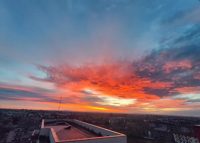 Panoramic Floor Retreat With Sky Views